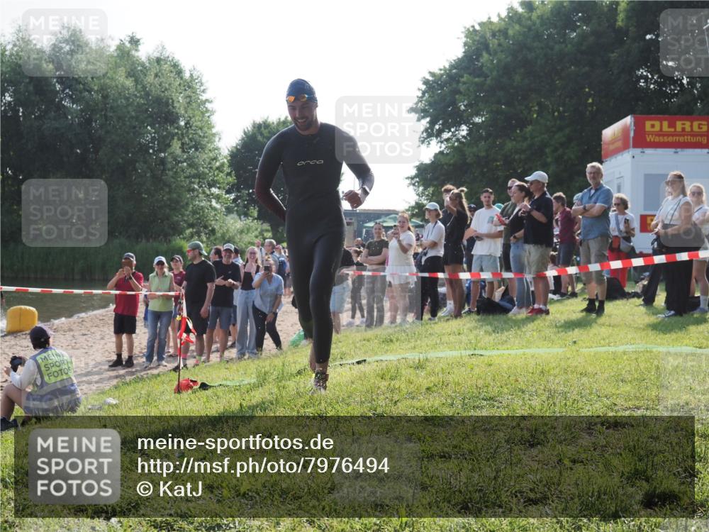 15.06.2025 - 27. Vierlanden-Triathlon KatJ http://msf.ph/oto/7976494 15.06.2025 08:33:20 Schwimmen 61 meine-sportfotos.de