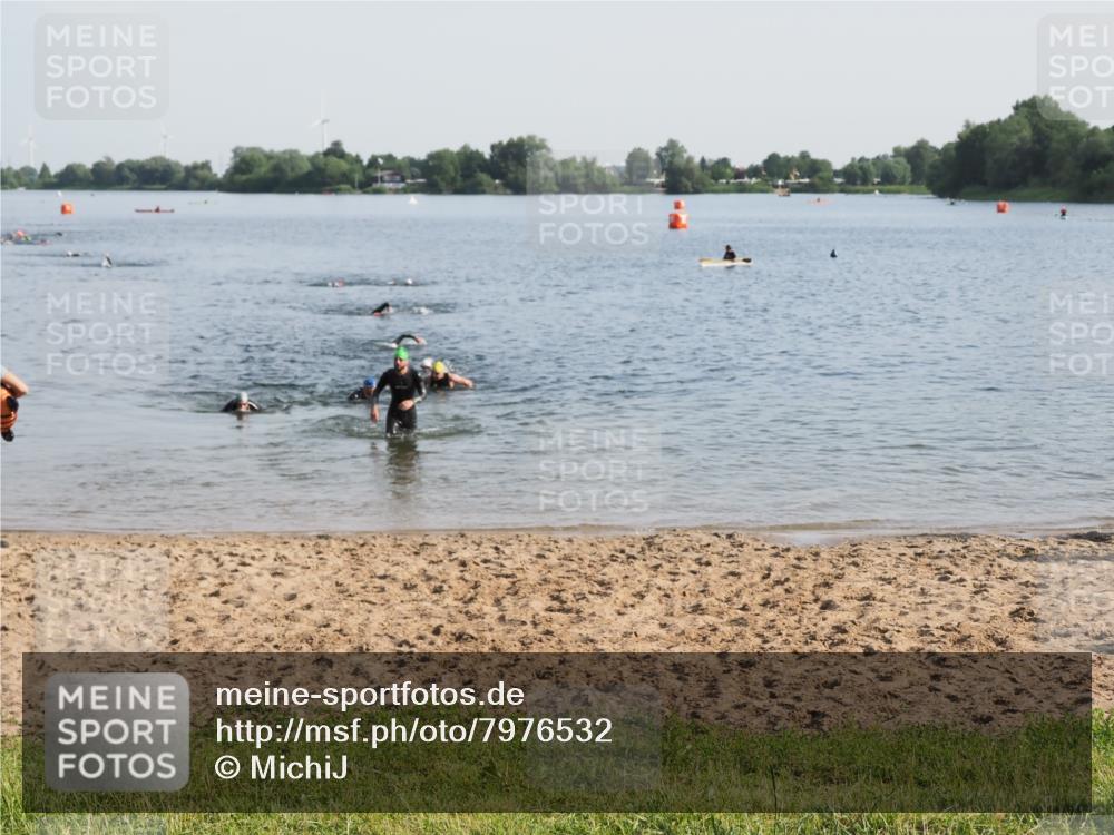 21.06.2025 - 27. Vierlanden-Triathlon MichiJ http://msf.ph/oto/7976532 15.06.2026 08:43:43 Schwimmen 32, 113 meine-sportfotos.de