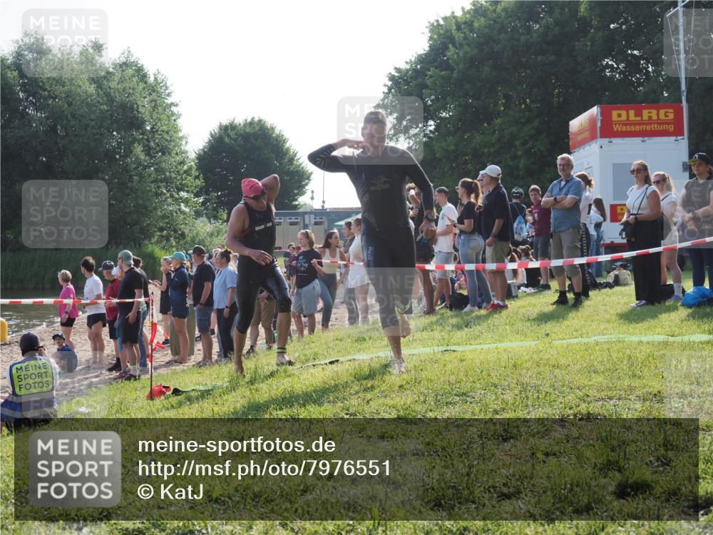 15.06.2025 - 27. Vierlanden-Triathlon KatJ http://msf.ph/oto/7976551 15.06.2025 08:34:04 Schwimmen 49, 78 meine-sportfotos.de