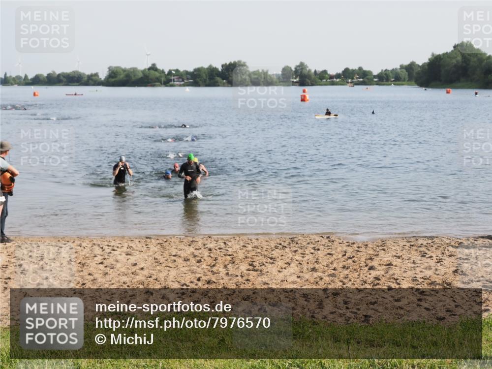 21.06.2025 - 27. Vierlanden-Triathlon MichiJ http://msf.ph/oto/7976570 15.06.2026 08:43:44 Schwimmen 32, 113 meine-sportfotos.de