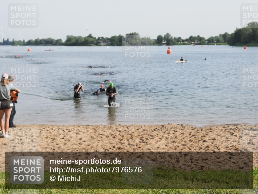 21.06.2025 - 27. Vierlanden-Triathlon MichiJ http://msf.ph/oto/7976576 15.06.2026 08:43:45 Schwimmen 32, 113 meine-sportfotos.de