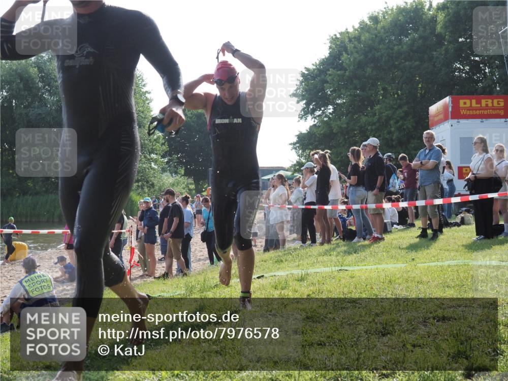 15.06.2025 - 27. Vierlanden-Triathlon KatJ http://msf.ph/oto/7976578 15.06.2025 08:34:06 Schwimmen 49, 78 meine-sportfotos.de