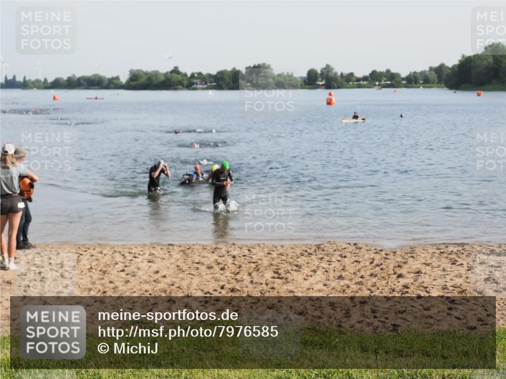 21.06.2025 - 27. Vierlanden-Triathlon MichiJ http://msf.ph/oto/7976585 15.06.2026 08:43:45 Schwimmen 32, 113 meine-sportfotos.de