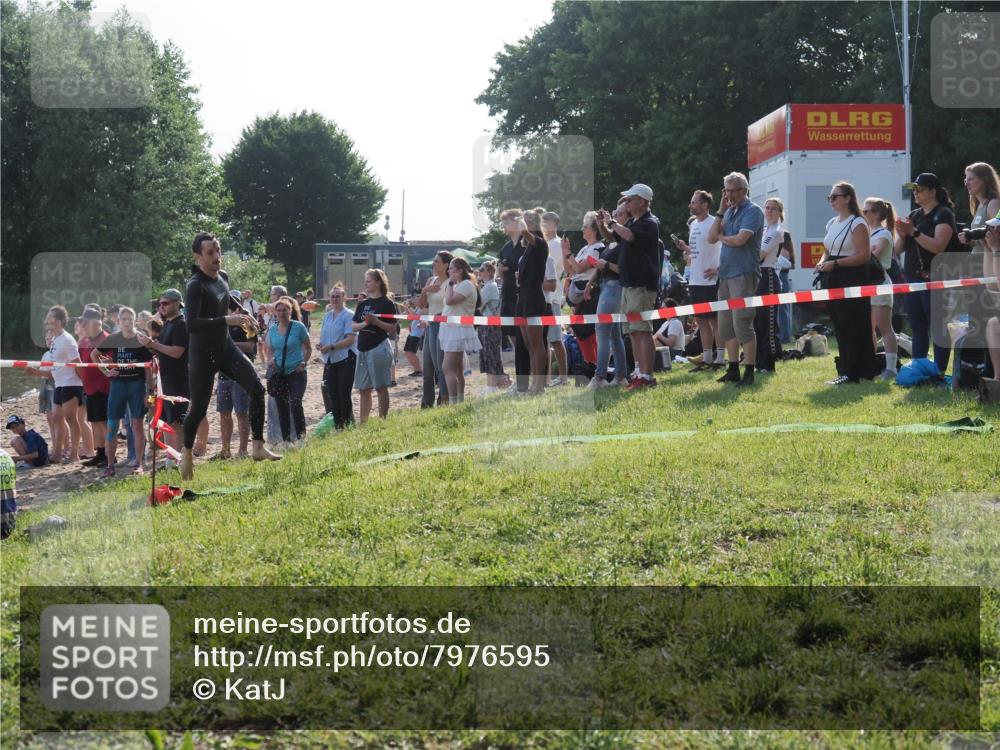 15.06.2025 - 27. Vierlanden-Triathlon KatJ http://msf.ph/oto/7976595 15.06.2025 08:34:25 Schwimmen 20 meine-sportfotos.de