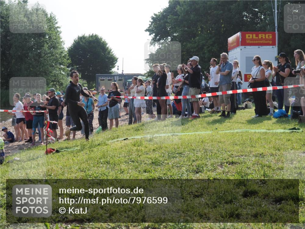 15.06.2025 - 27. Vierlanden-Triathlon KatJ http://msf.ph/oto/7976599 15.06.2025 08:34:25 Schwimmen 20 meine-sportfotos.de