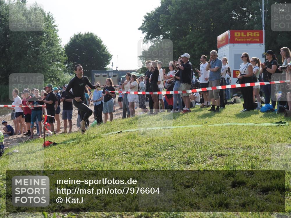 15.06.2025 - 27. Vierlanden-Triathlon KatJ http://msf.ph/oto/7976604 15.06.2025 08:34:25 Schwimmen 20 meine-sportfotos.de