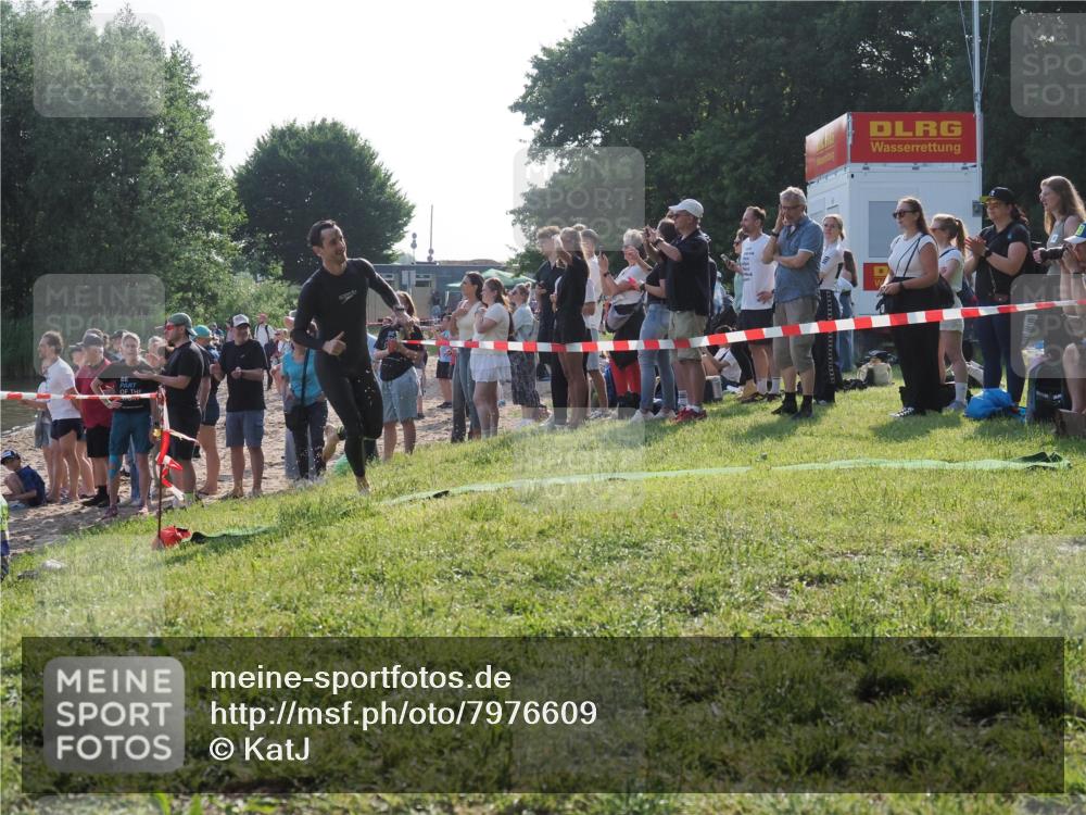 15.06.2025 - 27. Vierlanden-Triathlon KatJ http://msf.ph/oto/7976609 15.06.2025 08:34:26 Schwimmen 20 meine-sportfotos.de