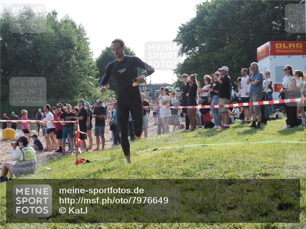 15.06.2025 - 27. Vierlanden-Triathlon KatJ http://msf.ph/oto/7976649 15.06.2025 08:34:27 Schwimmen 20 meine-sportfotos.de