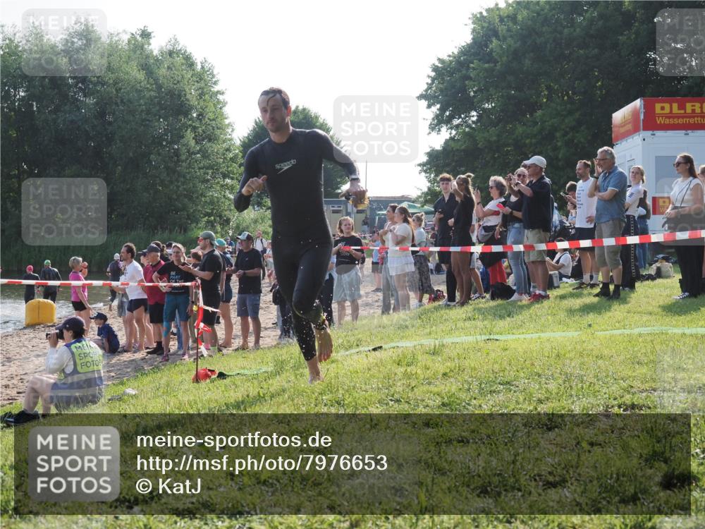 15.06.2025 - 27. Vierlanden-Triathlon KatJ http://msf.ph/oto/7976653 15.06.2025 08:34:27 Schwimmen 20 meine-sportfotos.de