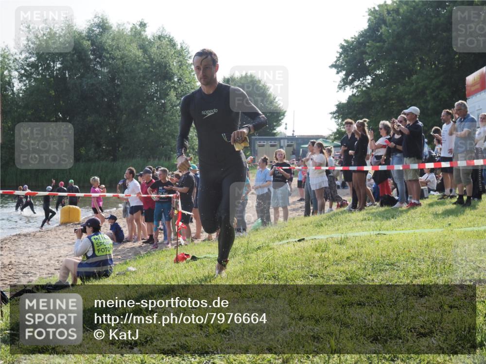 15.06.2025 - 27. Vierlanden-Triathlon KatJ http://msf.ph/oto/7976664 15.06.2025 08:34:27 Schwimmen 20 meine-sportfotos.de