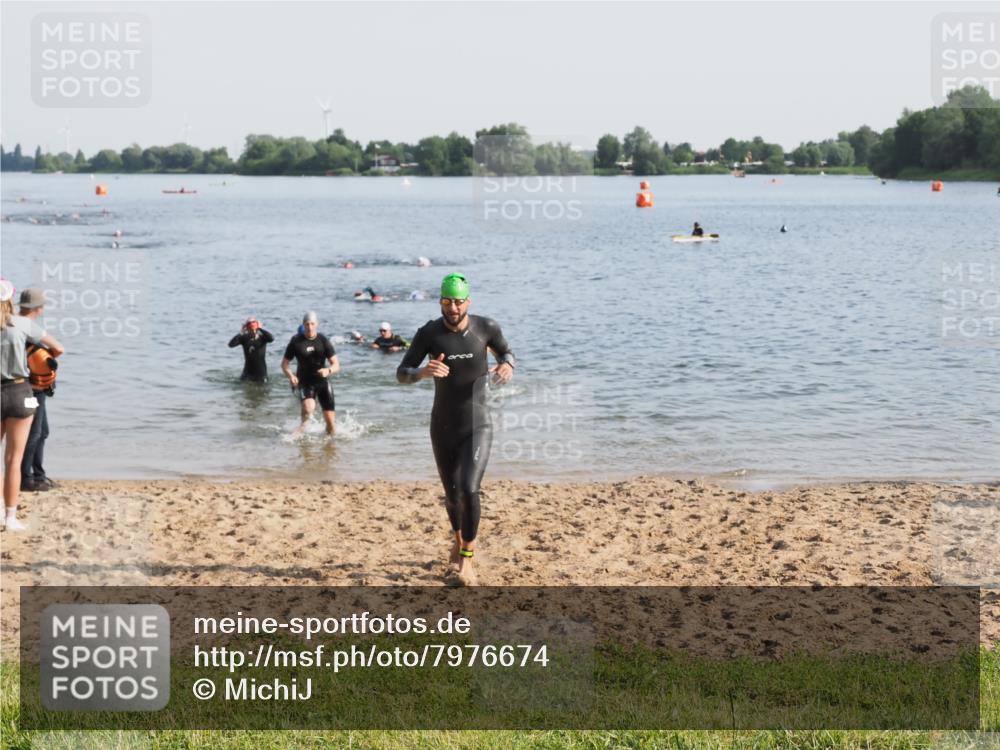 21.06.2025 - 27. Vierlanden-Triathlon MichiJ http://msf.ph/oto/7976674 15.06.2026 08:43:50 Schwimmen 23, 84, 113 meine-sportfotos.de