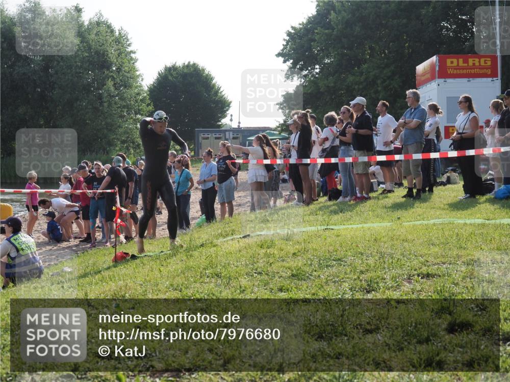 15.06.2025 - 27. Vierlanden-Triathlon KatJ http://msf.ph/oto/7976680 15.06.2025 08:34:35 Schwimmen 20, 88 meine-sportfotos.de