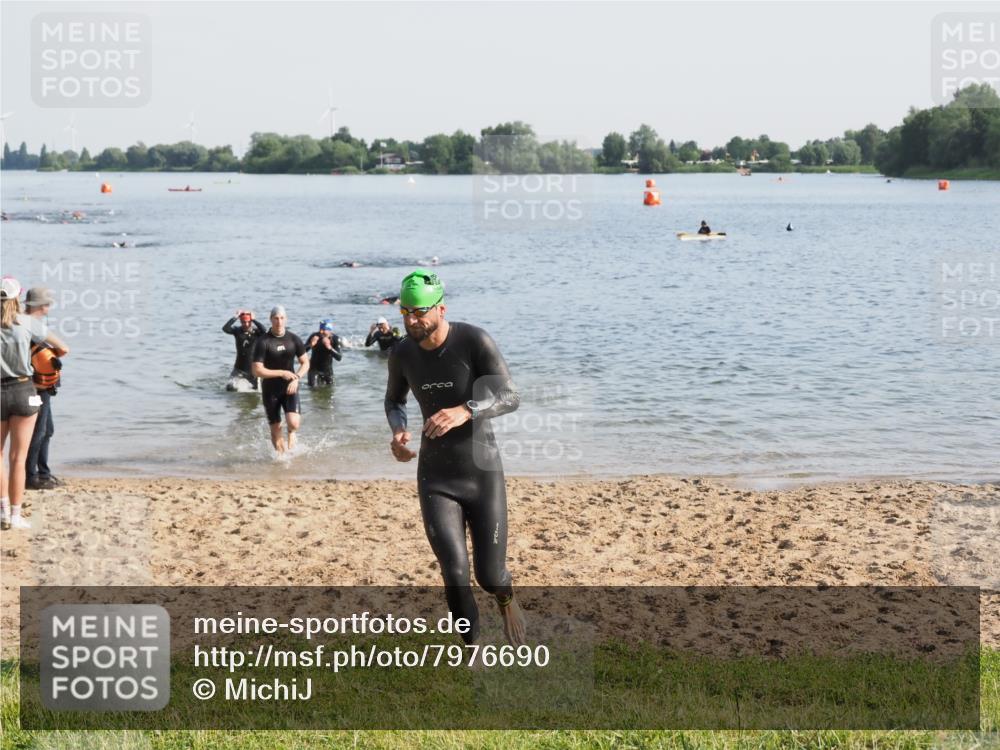 21.06.2025 - 27. Vierlanden-Triathlon MichiJ http://msf.ph/oto/7976690 15.06.2026 08:43:51 Schwimmen 23, 84, 113 meine-sportfotos.de