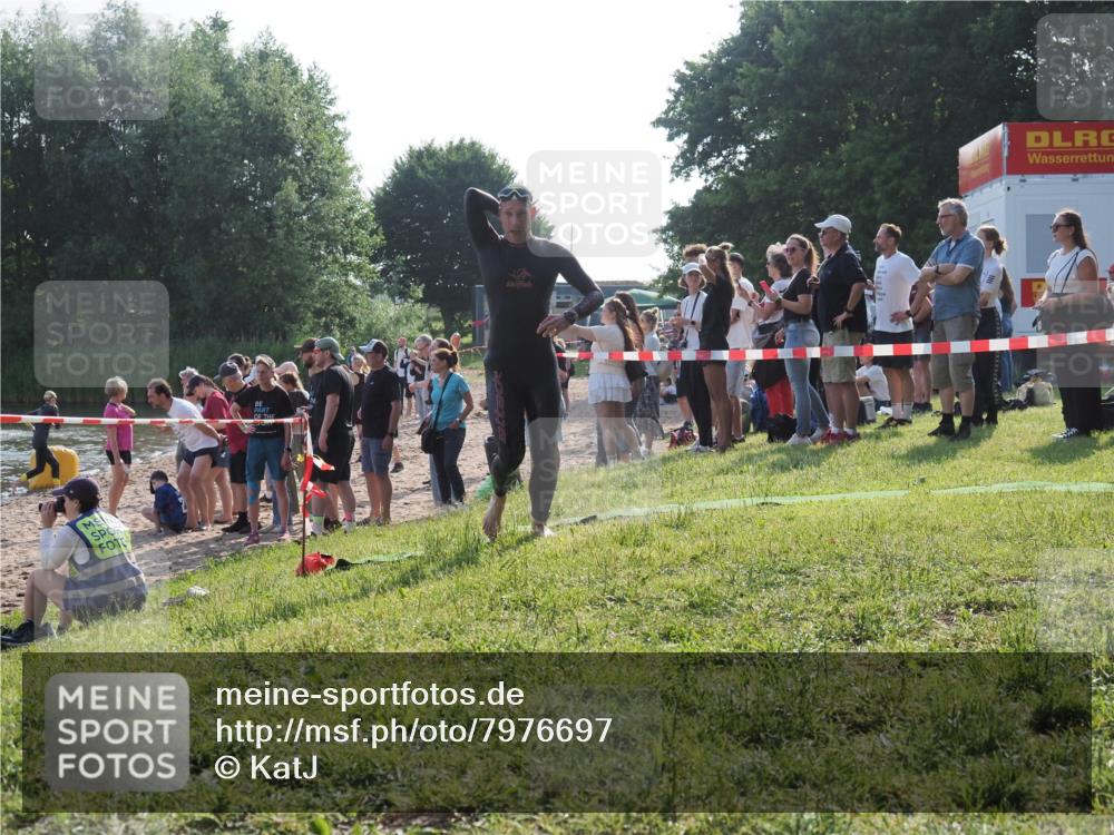 15.06.2025 - 27. Vierlanden-Triathlon KatJ http://msf.ph/oto/7976697 15.06.2025 08:34:36 Schwimmen 20, 88 meine-sportfotos.de