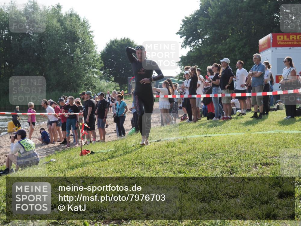 15.06.2025 - 27. Vierlanden-Triathlon KatJ http://msf.ph/oto/7976703 15.06.2025 08:34:36 Schwimmen 20, 88 meine-sportfotos.de