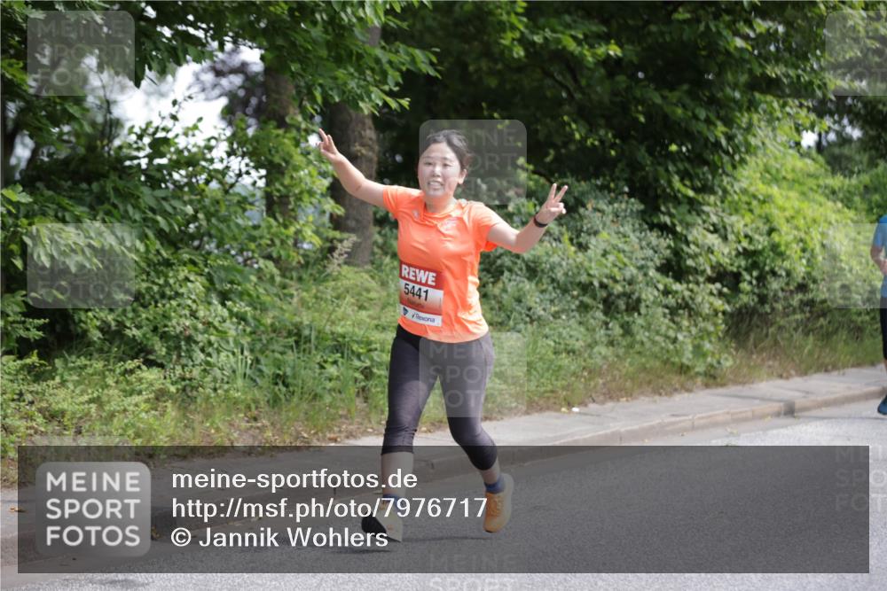 15.06.2025 - REWE Women's Run Jannik Wohlers http://msf.ph/oto/7976717 15.06.2025 10:11:41 Laufen 5441 meine-sportfotos.de