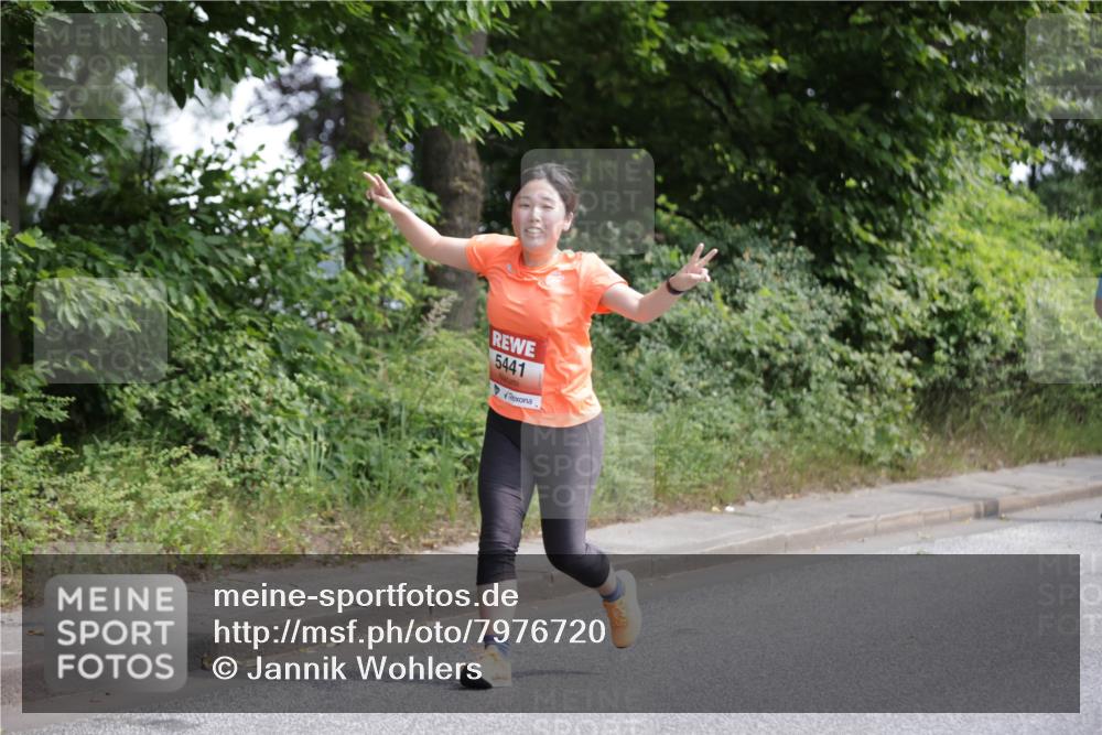 15.06.2025 - REWE Women's Run Jannik Wohlers http://msf.ph/oto/7976720 15.06.2025 10:11:41 Laufen 5441 meine-sportfotos.de