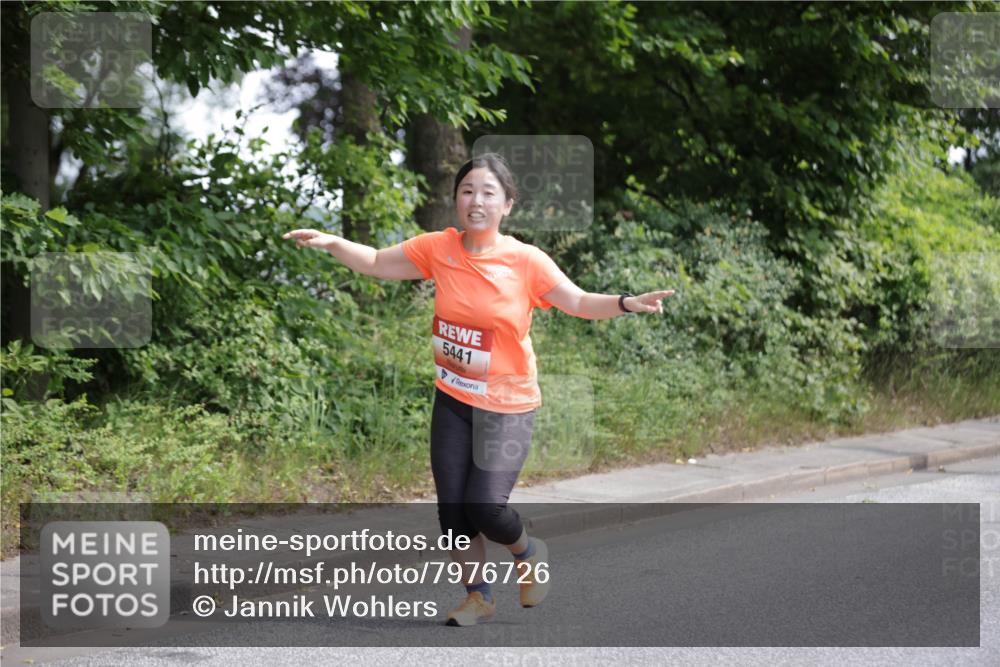 15.06.2025 - REWE Women's Run Jannik Wohlers http://msf.ph/oto/7976726 15.06.2025 10:11:42 Laufen 5441 meine-sportfotos.de