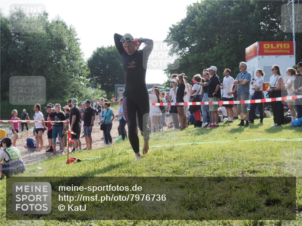 15.06.2025 - 27. Vierlanden-Triathlon KatJ http://msf.ph/oto/7976736 15.06.2025 08:34:37 Schwimmen 88 meine-sportfotos.de