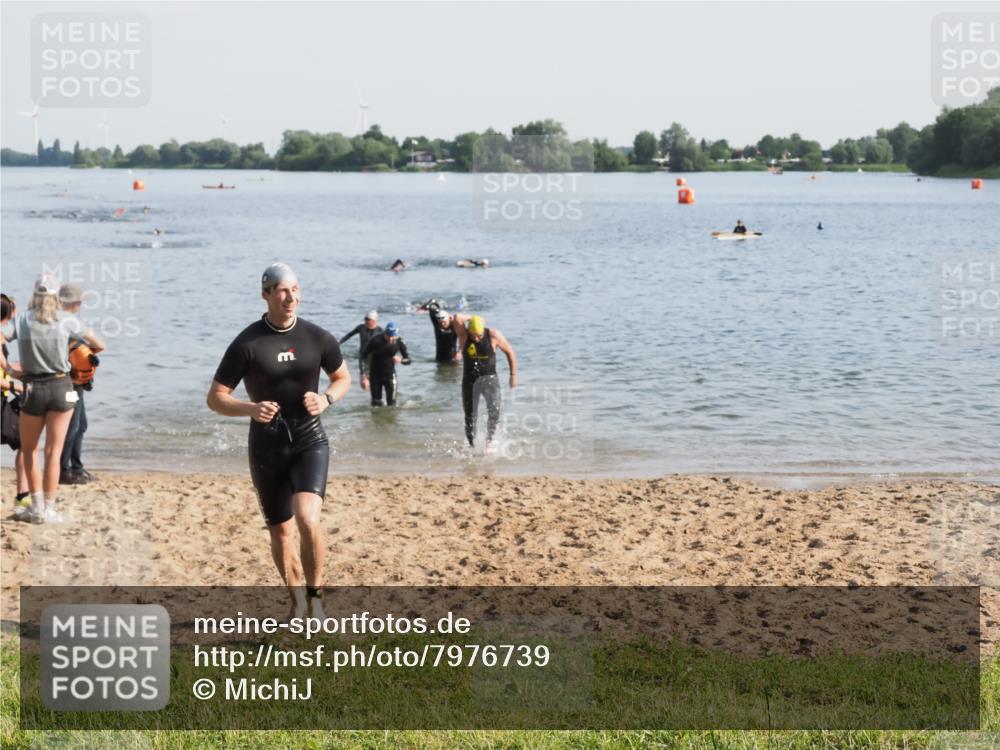 21.06.2025 - 27. Vierlanden-Triathlon MichiJ http://msf.ph/oto/7976739 15.06.2026 08:43:55 Schwimmen 23, 84, 113, 183 meine-sportfotos.de