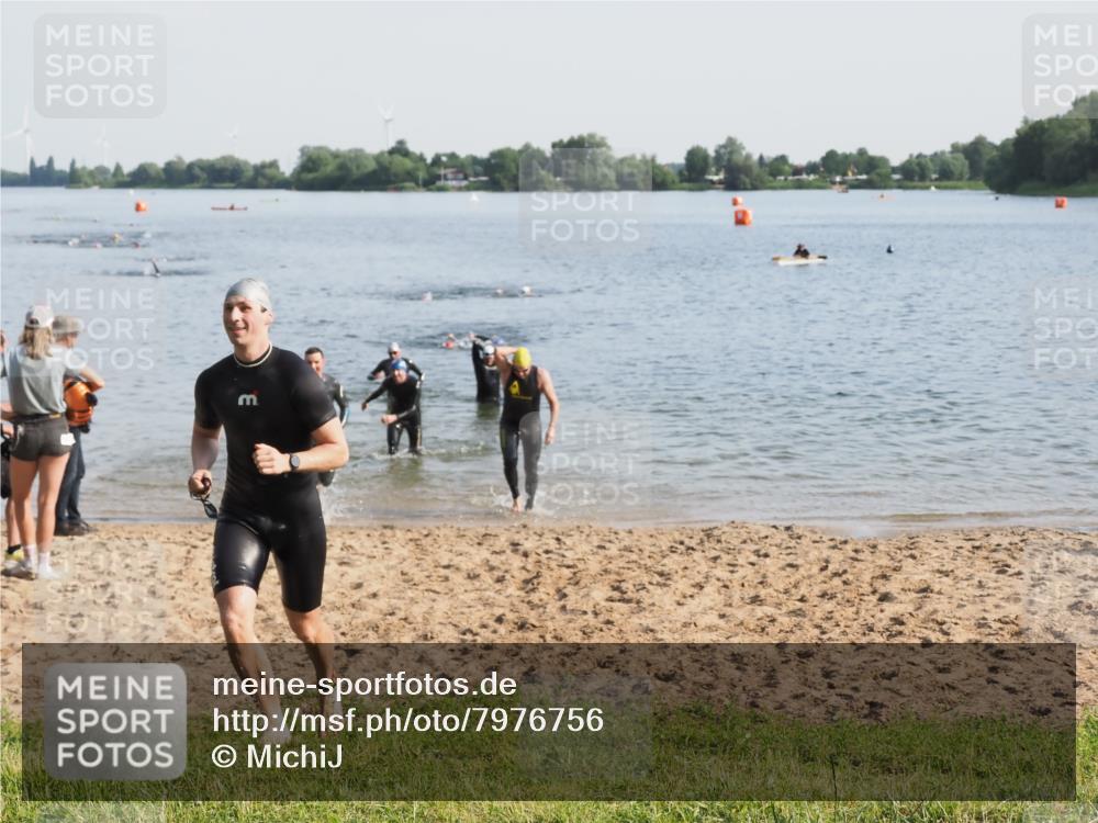 21.06.2025 - 27. Vierlanden-Triathlon MichiJ http://msf.ph/oto/7976756 15.06.2026 08:43:55 Schwimmen 23, 84, 113, 183 meine-sportfotos.de