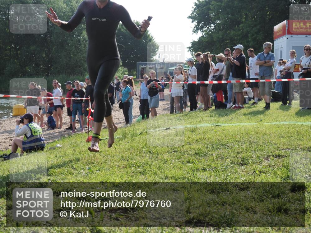 15.06.2025 - 27. Vierlanden-Triathlon KatJ http://msf.ph/oto/7976760 15.06.2025 08:34:47 Schwimmen 46, 124 meine-sportfotos.de