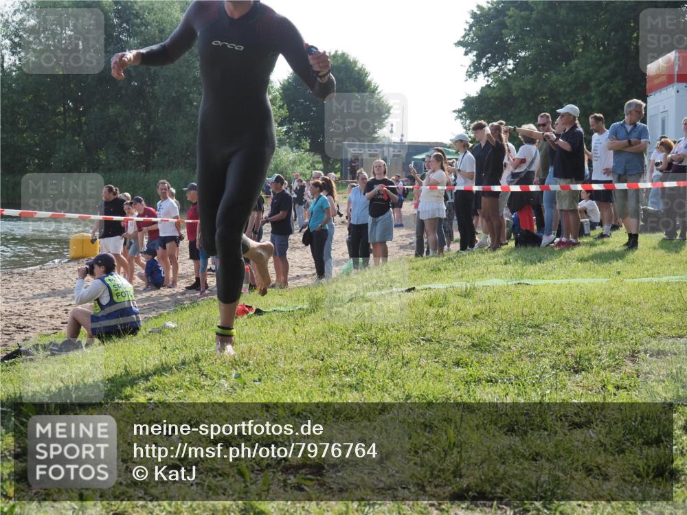 15.06.2025 - 27. Vierlanden-Triathlon KatJ http://msf.ph/oto/7976764 15.06.2025 08:34:47 Schwimmen 46, 124 meine-sportfotos.de