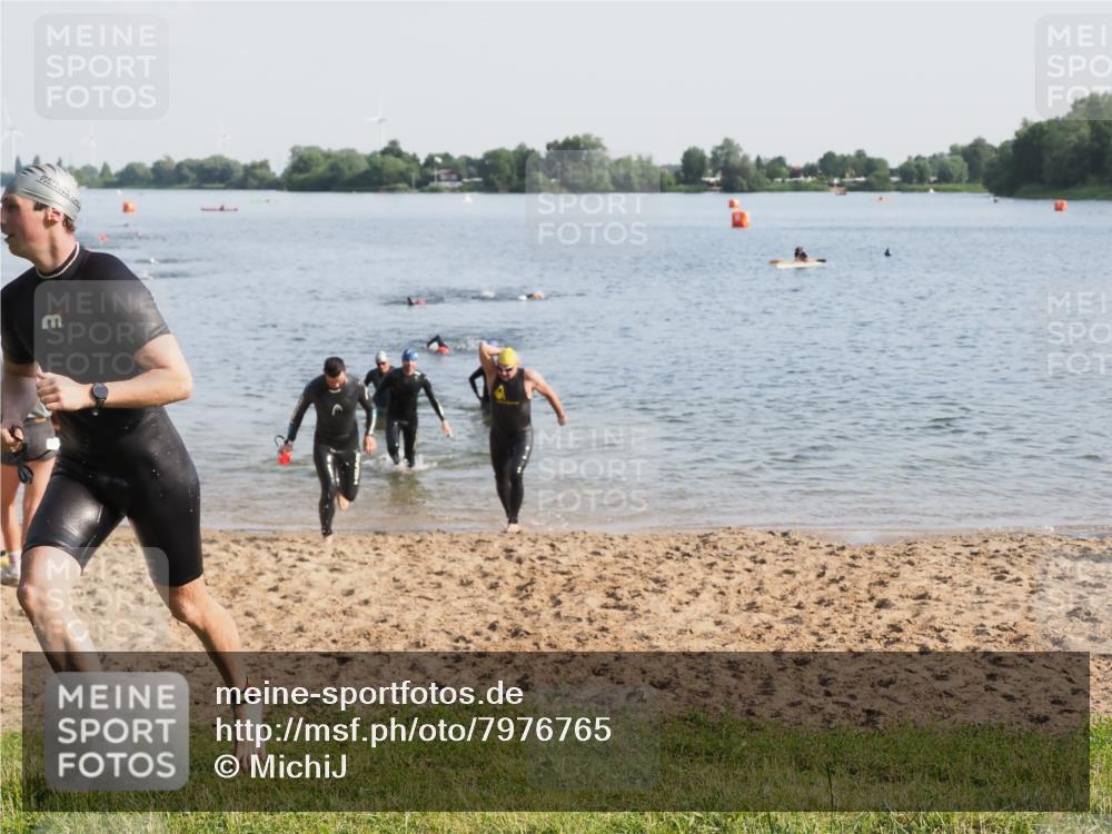 21.06.2025 - 27. Vierlanden-Triathlon MichiJ http://msf.ph/oto/7976765 15.06.2026 08:43:56 Schwimmen 23, 84, 113, 183 meine-sportfotos.de