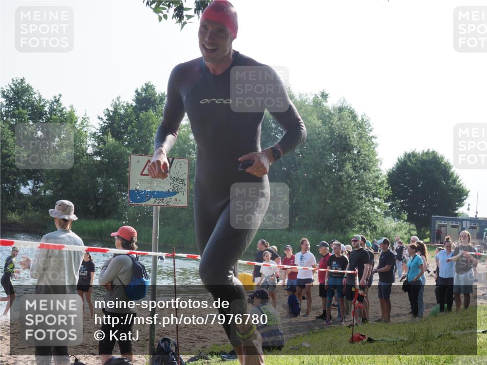 15.06.2025 - 27. Vierlanden-Triathlon KatJ http://msf.ph/oto/7976780 15.06.2025 08:34:48 Schwimmen 46, 124 meine-sportfotos.de