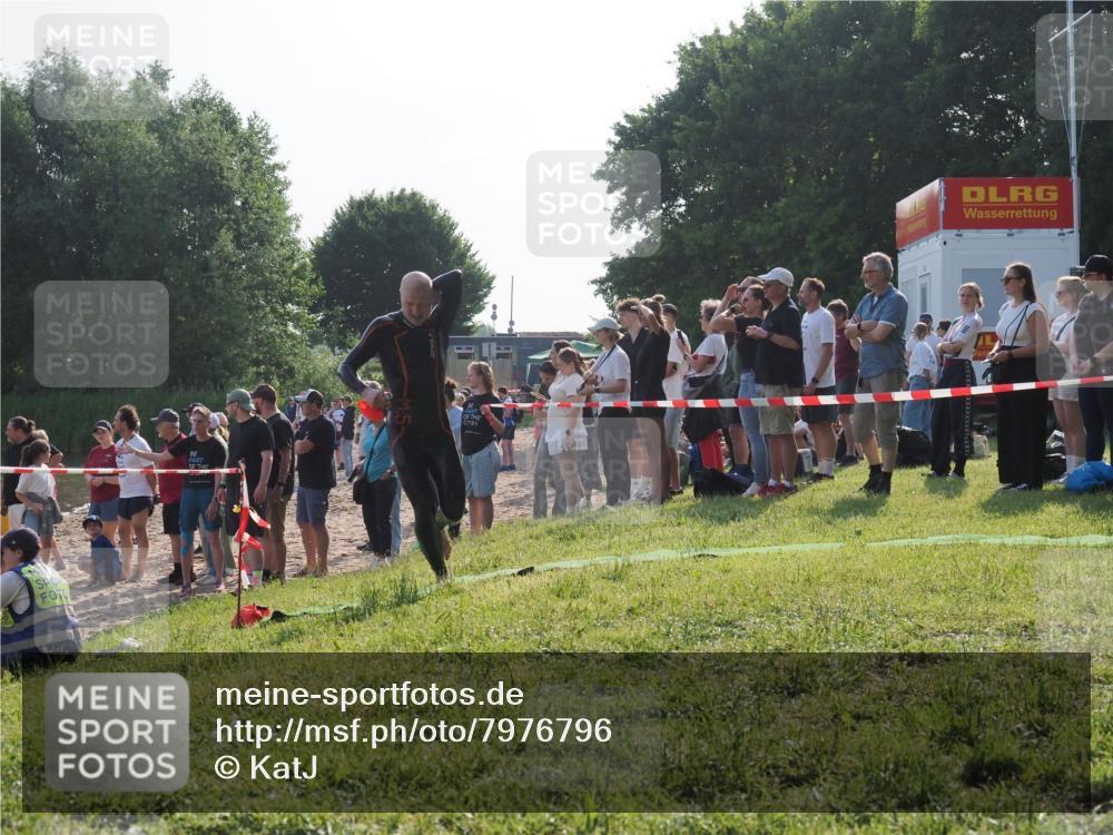 15.06.2025 - 27. Vierlanden-Triathlon KatJ http://msf.ph/oto/7976796 15.06.2025 08:34:52 Schwimmen 46, 124, 149 meine-sportfotos.de