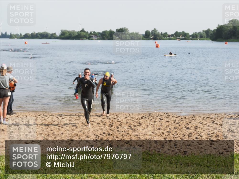 21.06.2025 - 27. Vierlanden-Triathlon MichiJ http://msf.ph/oto/7976797 15.06.2026 08:43:57 Schwimmen 23, 84, 97, 113, 153, 183 meine-sportfotos.de