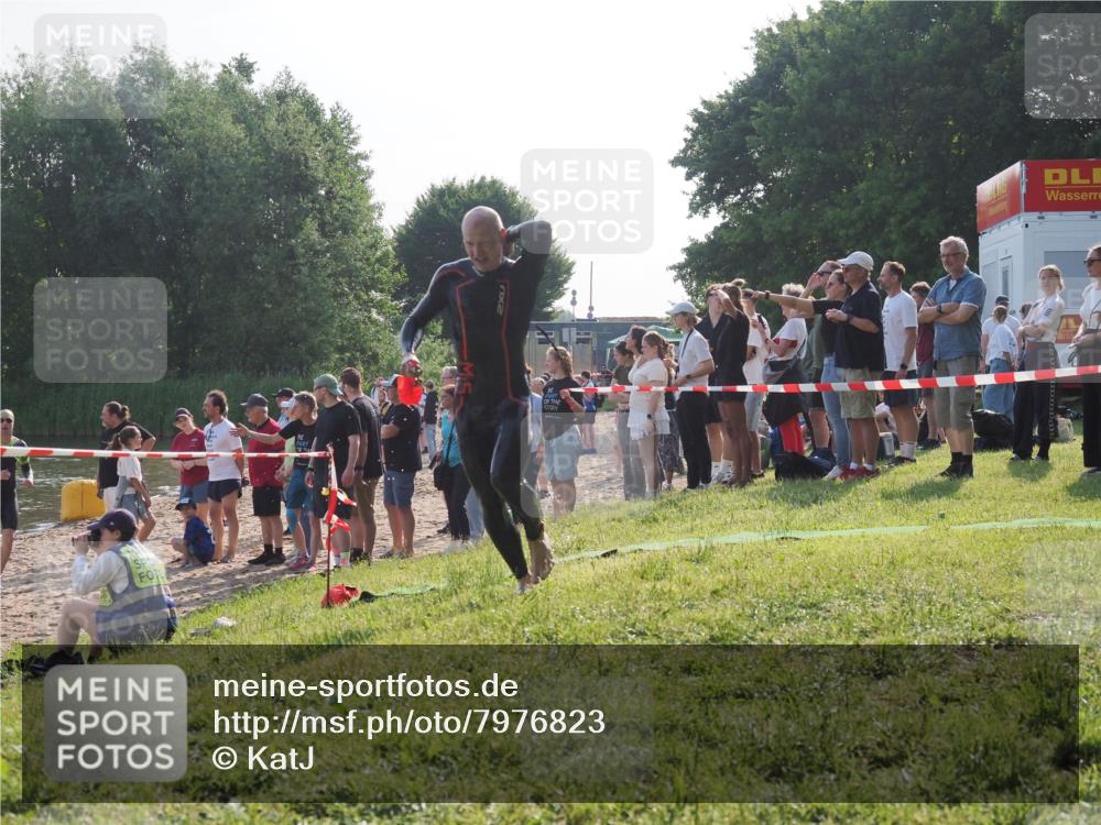 15.06.2025 - 27. Vierlanden-Triathlon KatJ http://msf.ph/oto/7976823 15.06.2025 08:34:53 Schwimmen 46, 124, 149, 186 meine-sportfotos.de