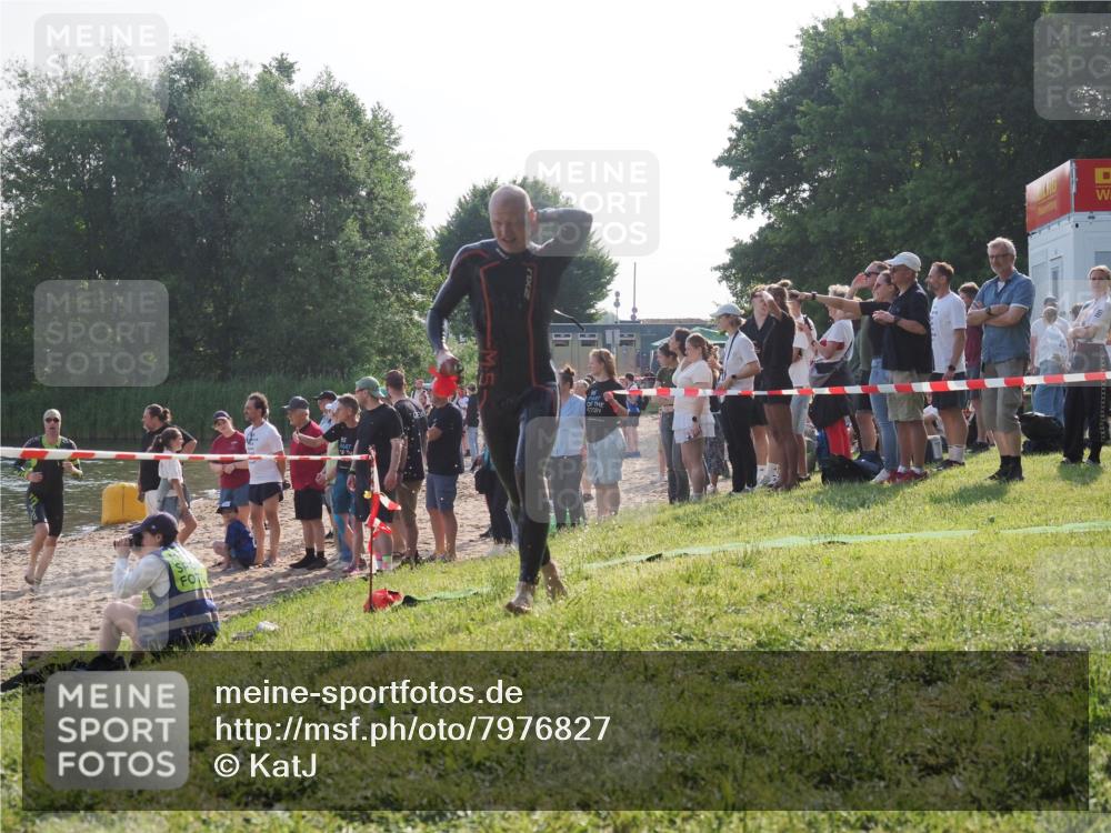 15.06.2025 - 27. Vierlanden-Triathlon KatJ http://msf.ph/oto/7976827 15.06.2025 08:34:53 Schwimmen 46, 124, 149, 186 meine-sportfotos.de