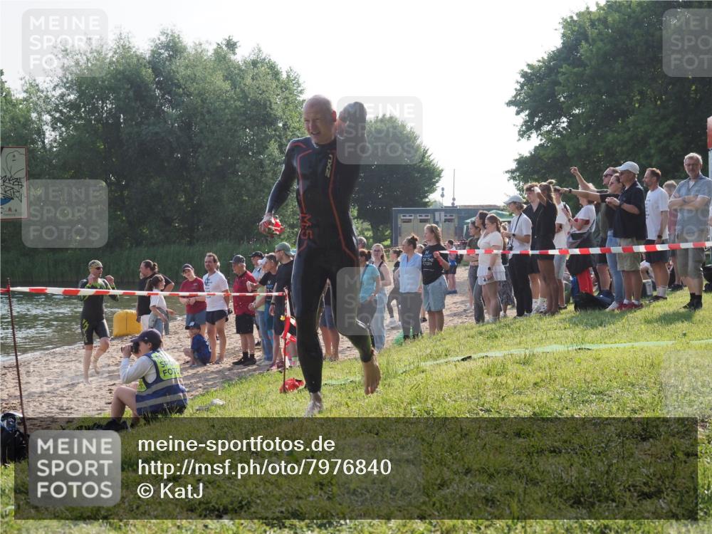 15.06.2025 - 27. Vierlanden-Triathlon KatJ http://msf.ph/oto/7976840 15.06.2025 08:34:53 Schwimmen 46, 124, 149, 186 meine-sportfotos.de