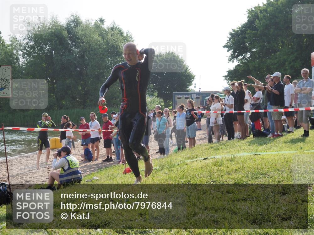 15.06.2025 - 27. Vierlanden-Triathlon KatJ http://msf.ph/oto/7976844 15.06.2025 08:34:53 Schwimmen 46, 124, 149, 186 meine-sportfotos.de