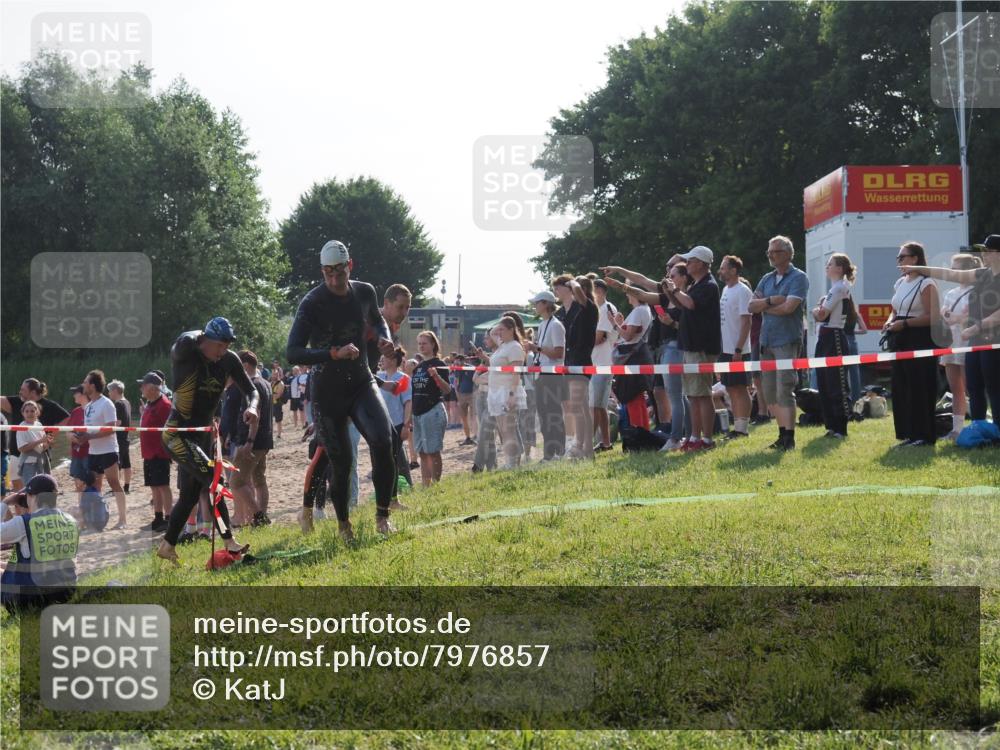 15.06.2025 - 27. Vierlanden-Triathlon KatJ http://msf.ph/oto/7976857 15.06.2025 08:34:59 Schwimmen 43, 80, 124, 149, 159, 186 meine-sportfotos.de