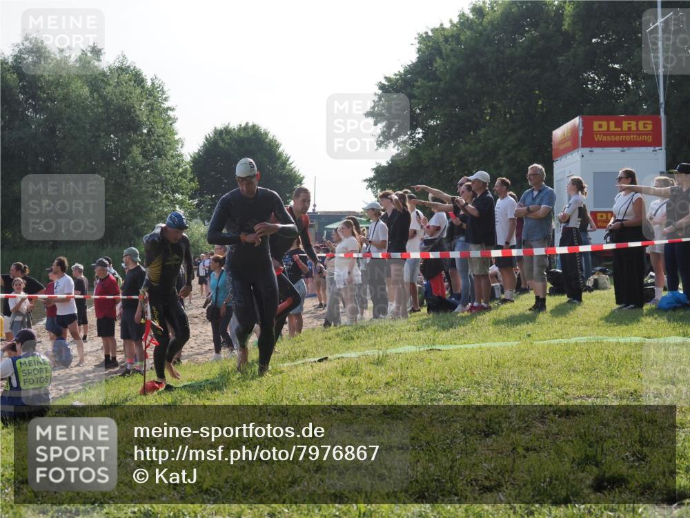 15.06.2025 - 27. Vierlanden-Triathlon KatJ http://msf.ph/oto/7976867 15.06.2025 08:34:59 Schwimmen 43, 80, 124, 149, 159, 186 meine-sportfotos.de