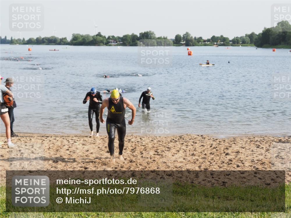 21.06.2025 - 27. Vierlanden-Triathlon MichiJ http://msf.ph/oto/7976868 15.06.2026 08:44:00 Schwimmen 23, 84, 97, 153, 183 meine-sportfotos.de