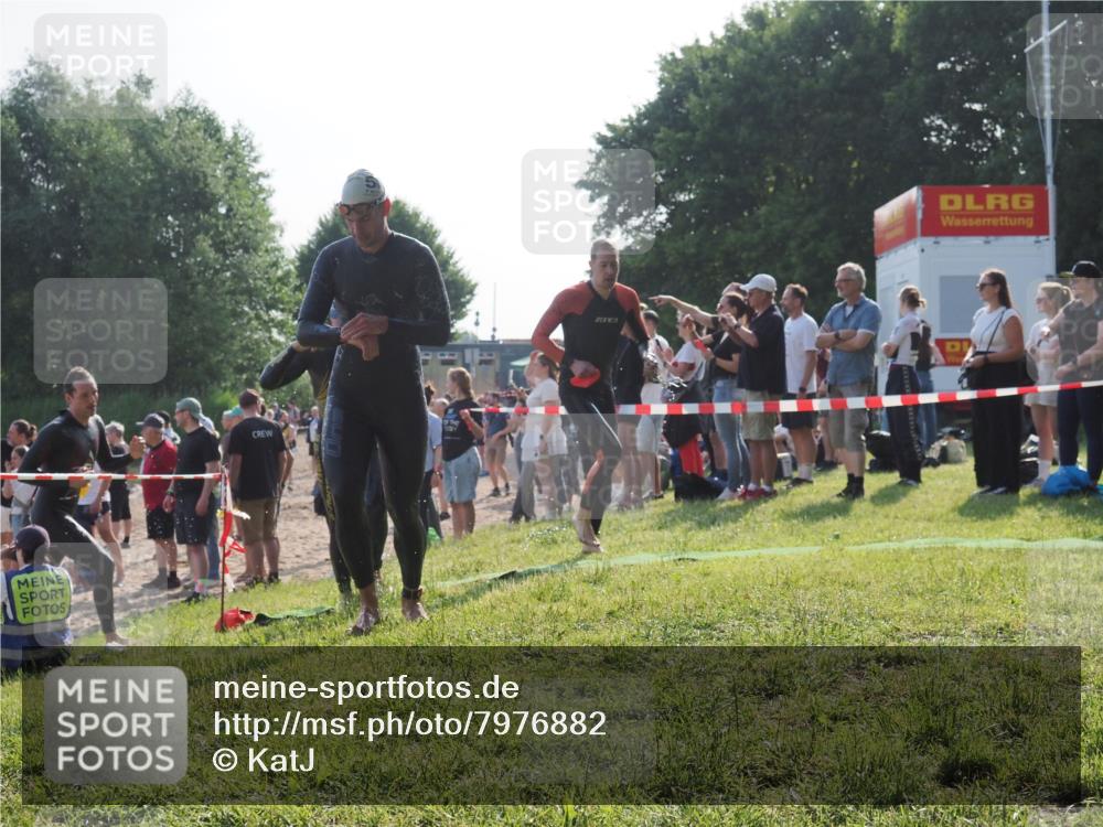 15.06.2025 - 27. Vierlanden-Triathlon KatJ http://msf.ph/oto/7976882 15.06.2025 08:35:00 Schwimmen 43, 80, 124, 149, 159, 186 meine-sportfotos.de