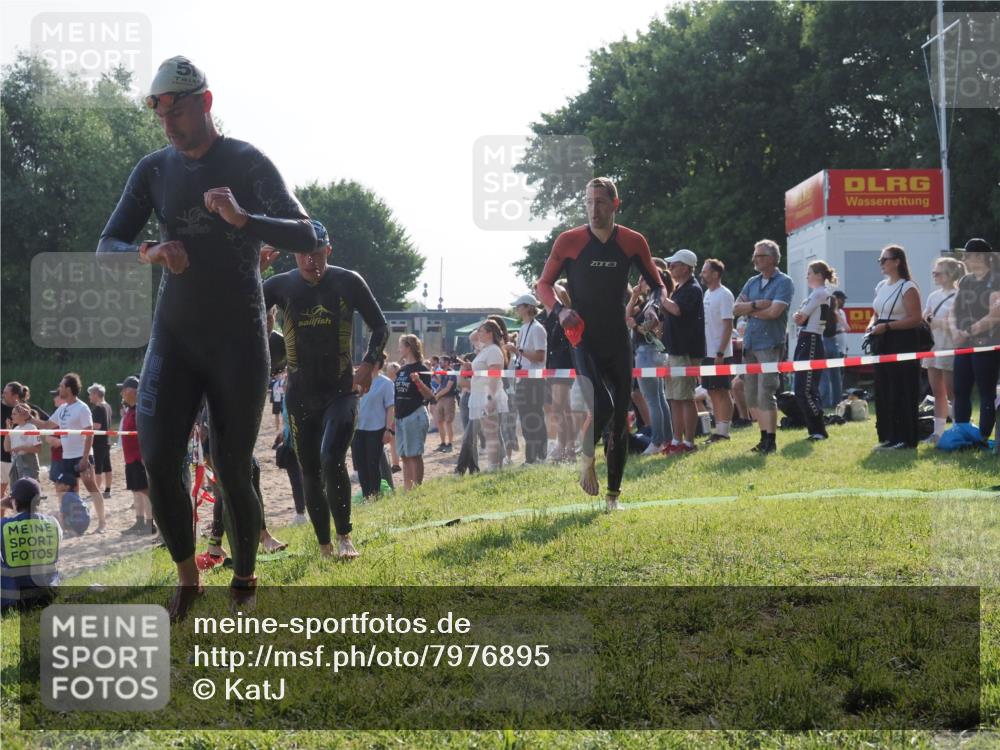 15.06.2025 - 27. Vierlanden-Triathlon KatJ http://msf.ph/oto/7976895 15.06.2025 08:35:00 Schwimmen 43, 80, 124, 149, 159, 186 meine-sportfotos.de