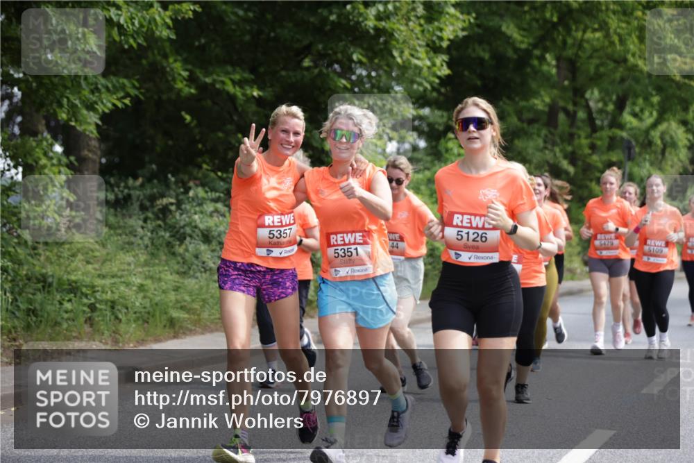 15.06.2025 - REWE Women's Run Jannik Wohlers http://msf.ph/oto/7976897 15.06.2025 10:11:48 Laufen 5357, 5351, 5126, 44, 5479, 5109 meine-sportfotos.de