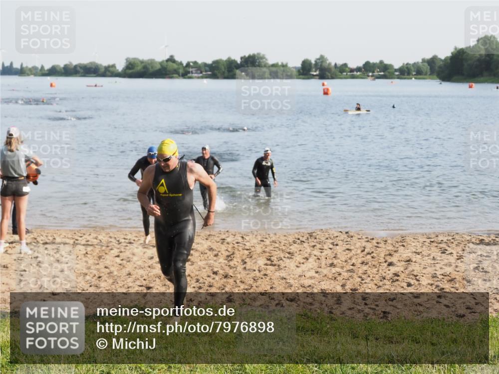 21.06.2025 - 27. Vierlanden-Triathlon MichiJ http://msf.ph/oto/7976898 15.06.2026 08:44:01 Schwimmen 23, 84, 97, 153, 183 meine-sportfotos.de