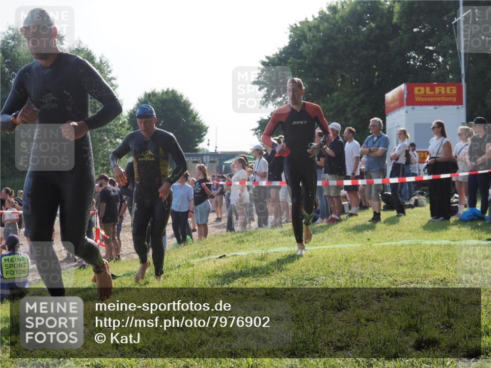 15.06.2025 - 27. Vierlanden-Triathlon KatJ http://msf.ph/oto/7976902 15.06.2025 08:35:01 Schwimmen 12, 43, 80, 124, 149, 159, 186 meine-sportfotos.de