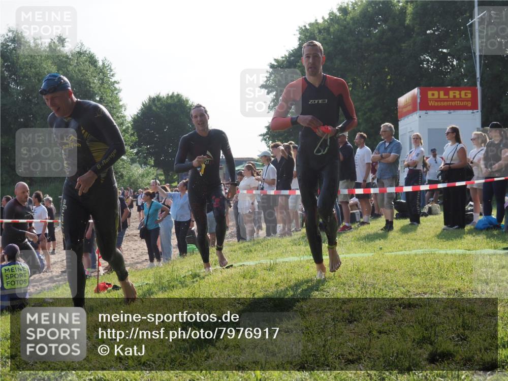 15.06.2025 - 27. Vierlanden-Triathlon KatJ http://msf.ph/oto/7976917 15.06.2025 08:35:01 Schwimmen 12, 43, 80, 124, 149, 159, 186 meine-sportfotos.de