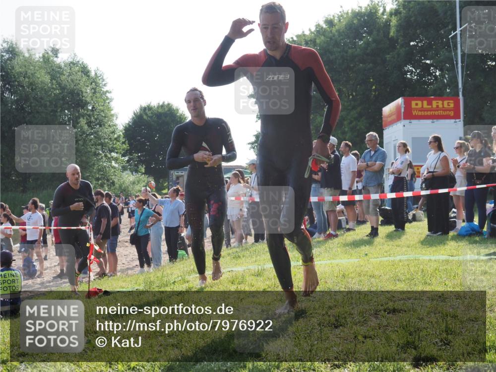 15.06.2025 - 27. Vierlanden-Triathlon KatJ http://msf.ph/oto/7976922 15.06.2025 08:35:02 Schwimmen 12, 43, 80, 149, 159, 186 meine-sportfotos.de