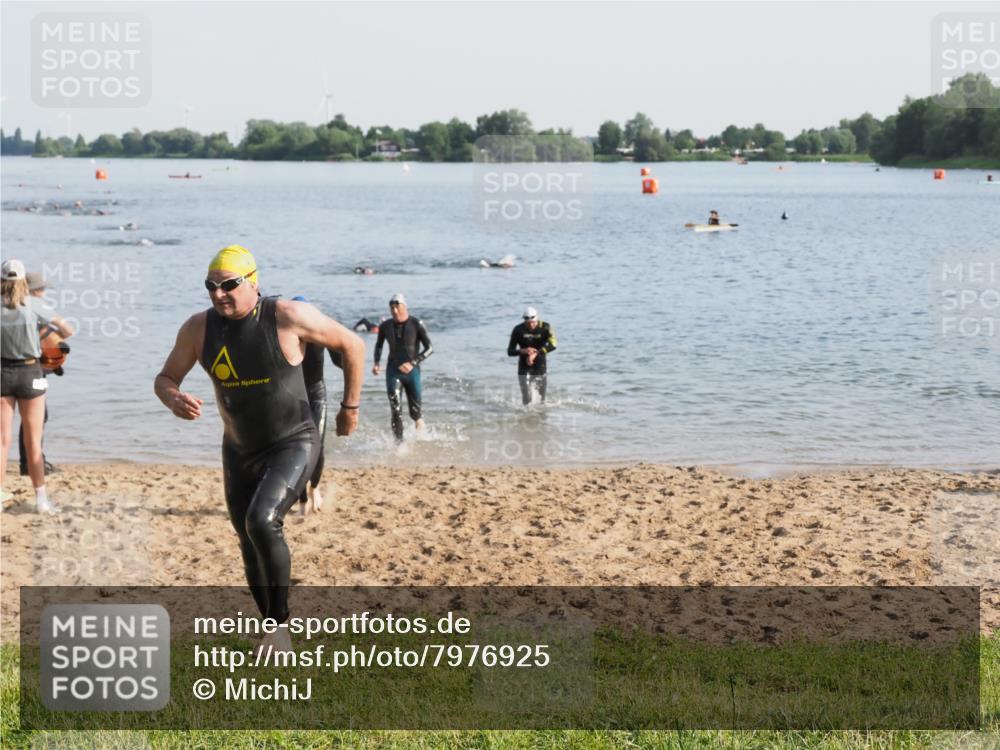 21.06.2025 - 27. Vierlanden-Triathlon MichiJ http://msf.ph/oto/7976925 15.06.2026 08:44:02 Schwimmen 23, 84, 97, 153, 183 meine-sportfotos.de