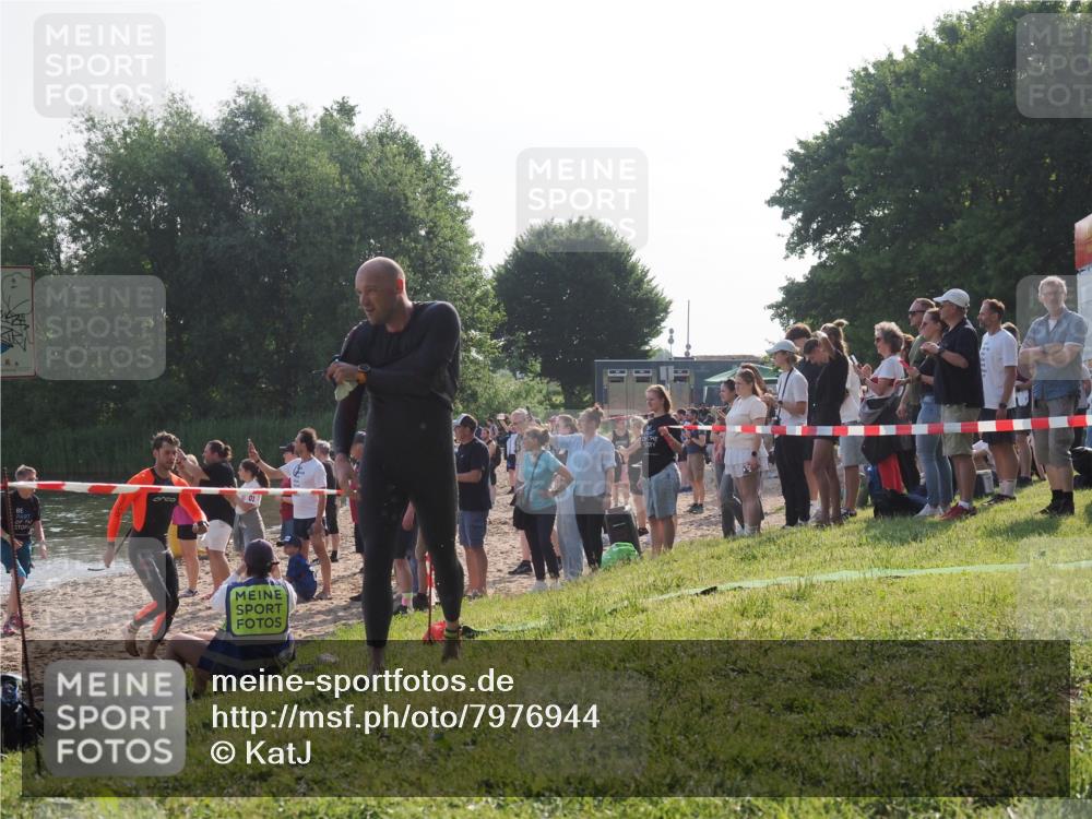 15.06.2025 - 27. Vierlanden-Triathlon KatJ http://msf.ph/oto/7976944 15.06.2025 08:35:05 Schwimmen 12, 43, 80, 149, 159, 186 meine-sportfotos.de