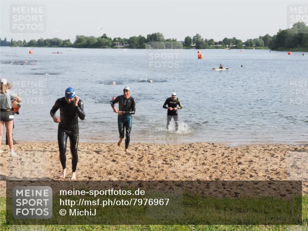 21.06.2025 - 27. Vierlanden-Triathlon MichiJ http://msf.ph/oto/7976967 15.06.2026 08:44:04 Schwimmen 23, 97, 153, 183 meine-sportfotos.de