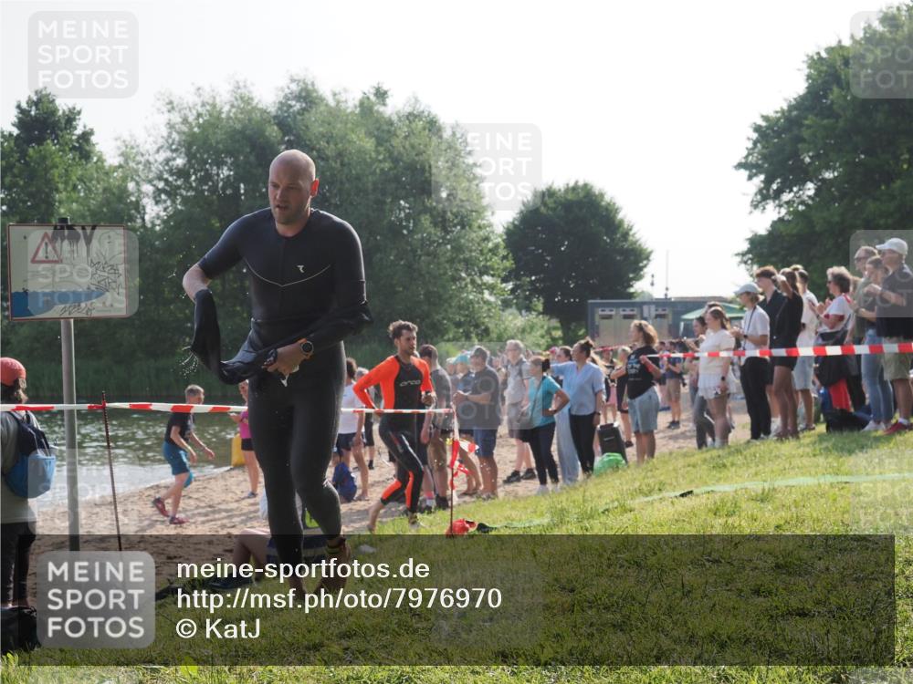 15.06.2025 - 27. Vierlanden-Triathlon KatJ http://msf.ph/oto/7976970 15.06.2025 08:35:06 Schwimmen 12, 43, 64, 80, 149, 159, 186 meine-sportfotos.de