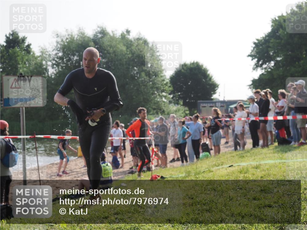 15.06.2025 - 27. Vierlanden-Triathlon KatJ http://msf.ph/oto/7976974 15.06.2025 08:35:06 Schwimmen 12, 43, 64, 80, 149, 159, 186 meine-sportfotos.de